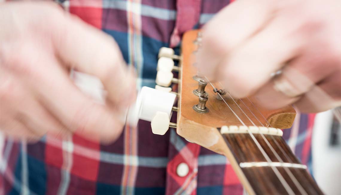 Réglages d'une guitare par Eddy Gillon